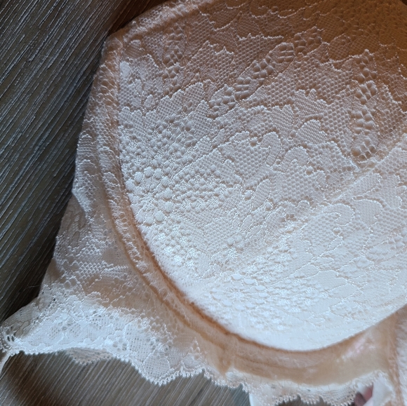 NWOT 34DD Lace VS bra - Picture 2 of 7
